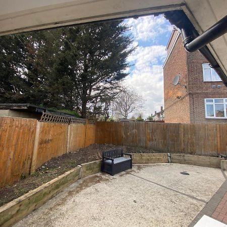 Private House With Free Park For Group Near Wembley Station London Exterior photo