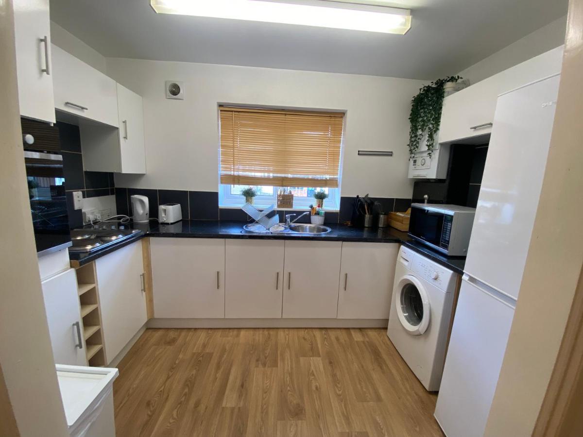 Private House With Free Park For Group Near Wembley Station London Exterior photo